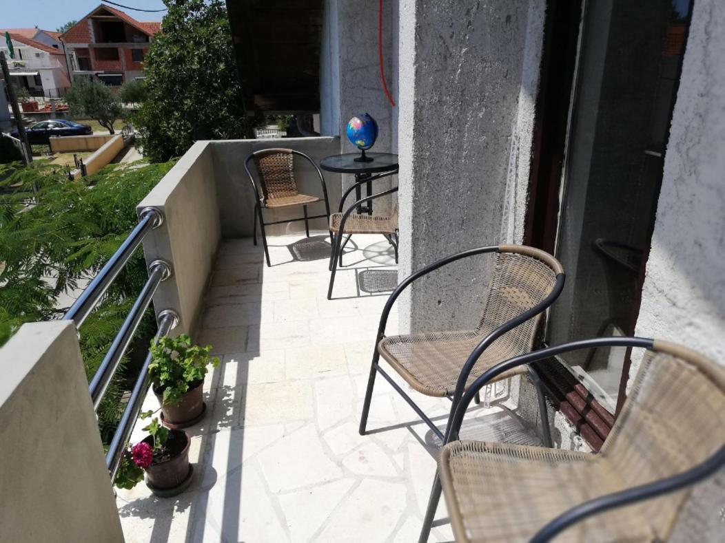 Apartment Zola Gornji Karin Exterior photo