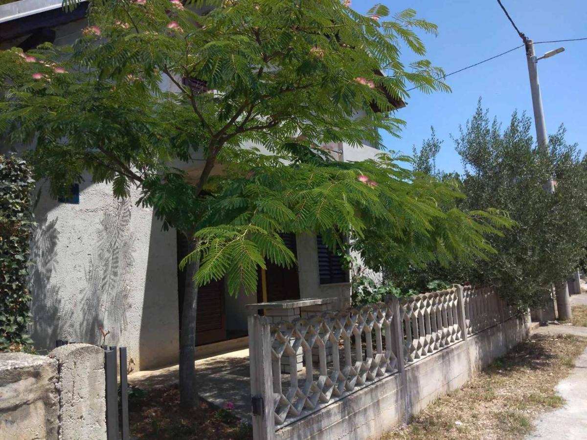 Apartment Zola Gornji Karin Exterior photo